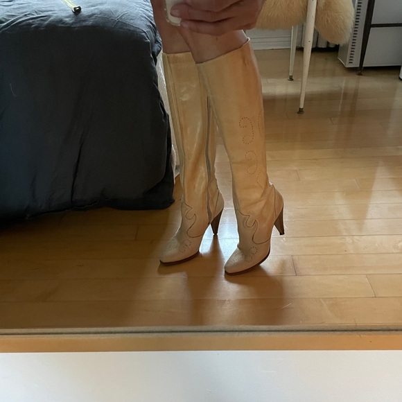 Vintage Tan Leather Cowgirl Boots 5 - Picture 4 of 17